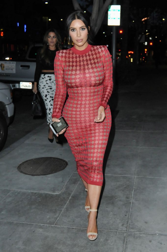 kim-kardashian-flaming-hot-going-to-dinner-with-a-friend-in-the-90210-beverly-hills-4-28-2016-1
