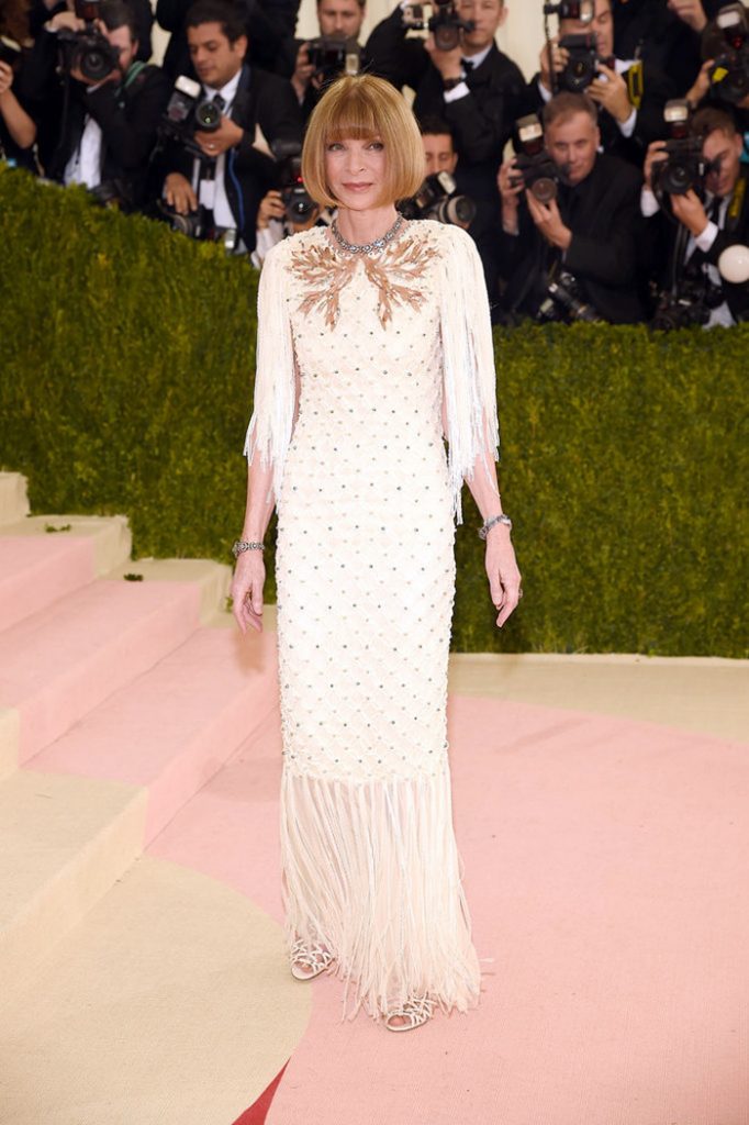 2016-Met-Gala-Best-Dressed-Anna-Wintour-in-Chanel-Haute-Couture-700x1051