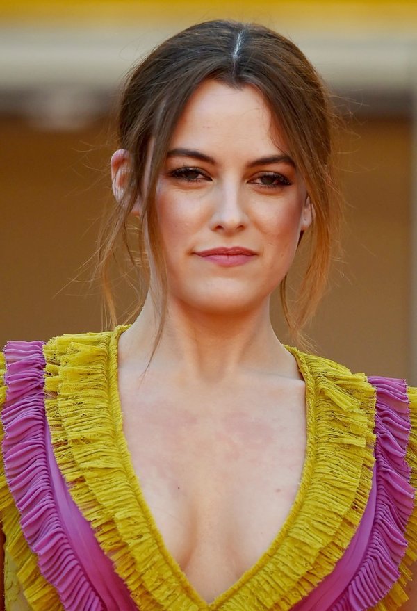 riley-keough-in-gucci-at-amrican-honey-69th-cannes-film-festival-screening