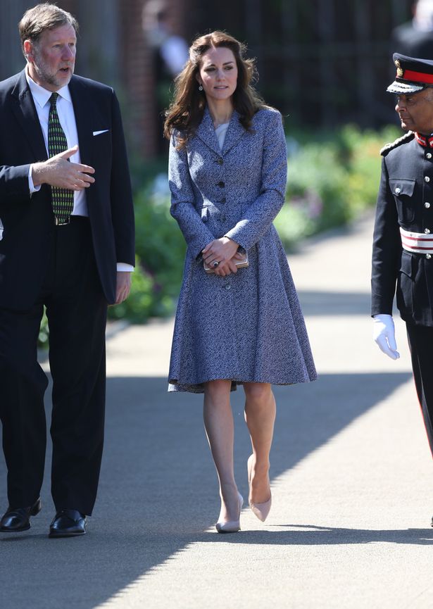 catherine-duchess-of-cambridge-in-michael-kors-collection-opening-of-the-magic-garden-at-hampton-court