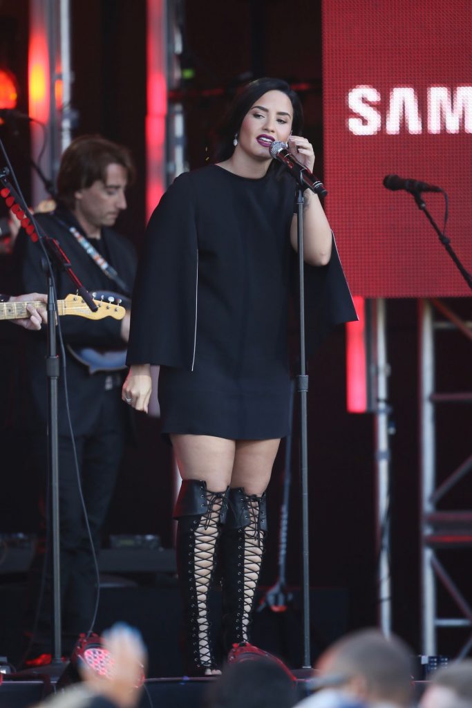 demi-lovato-at-the-jimmy-kimmel-show-in-los-angeles-5-24-2016-10