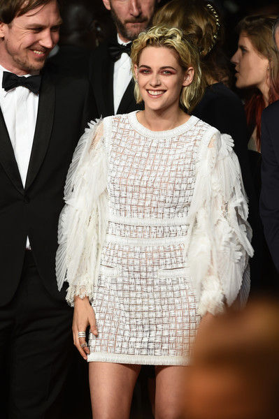 kristen-stewart-in-chanel-at-personal-shopper-premiere-69th-annual-cannes-film-festival