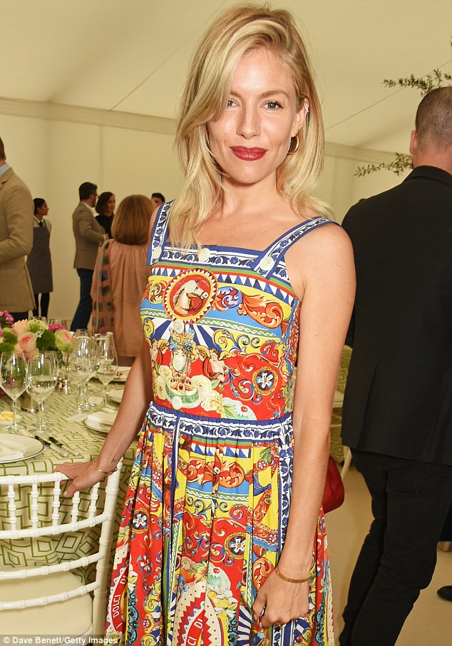 sienna-miller-in-dolce-gabbana-at-the-cartier-queens-cup
