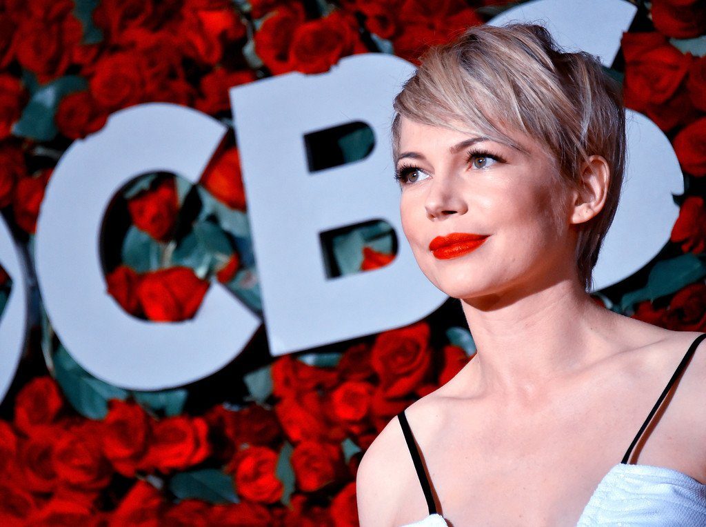 michelle-williams-in-louis-vuitton-at-the-70th-annual-tony-awards