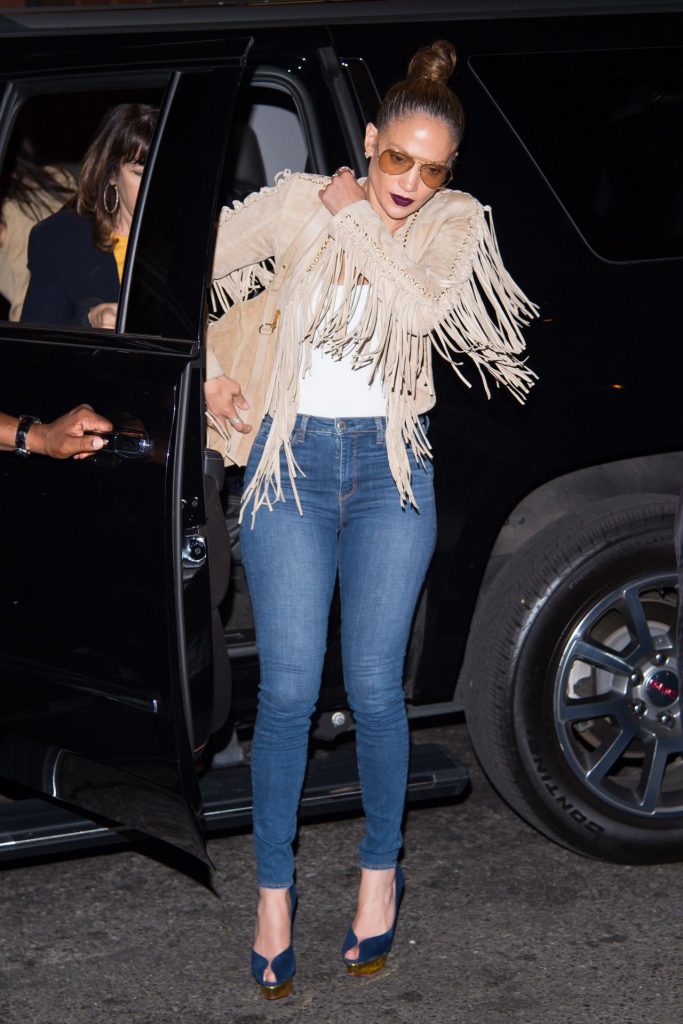 jennifer-lopez-in-tight-jeans-out-in-new-york-city-june-2016-4