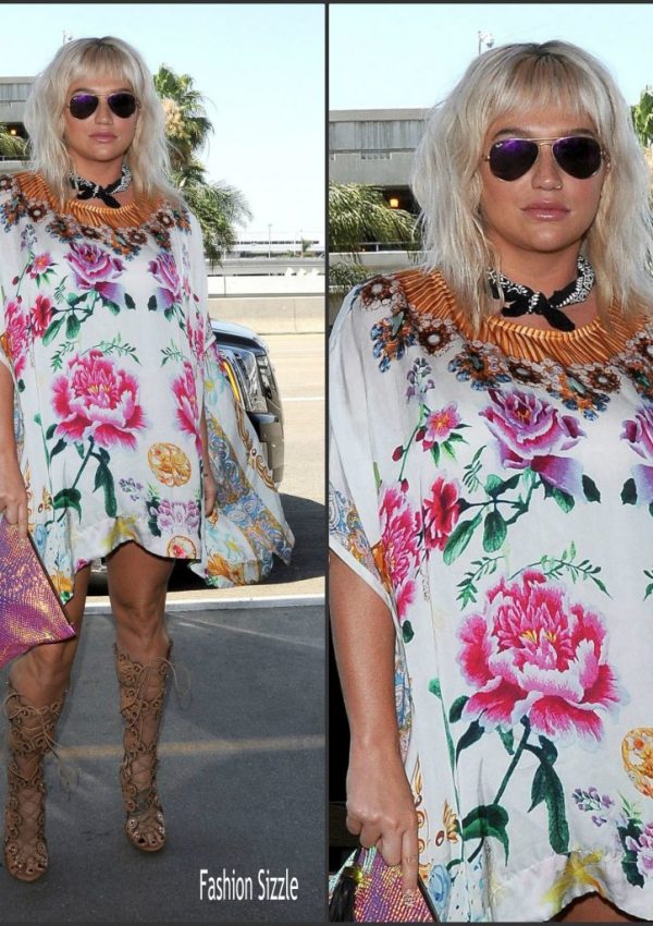 Kesha wearing  OTT at LAX Airport
