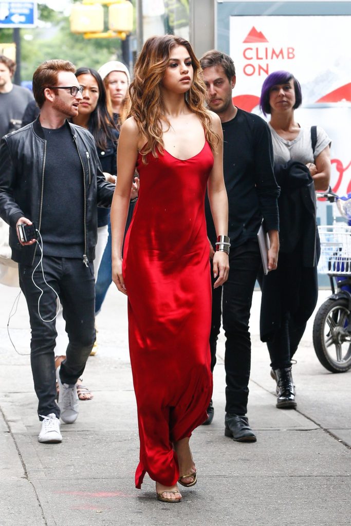 selena-gomez-fashion-star-out-in-nyc-6-3-2016-3