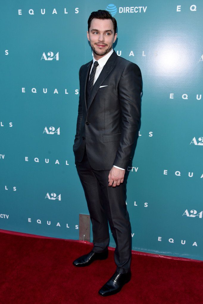 nicholas-hoult-in-dolce-and-gabbana-at-equals-la-premiere