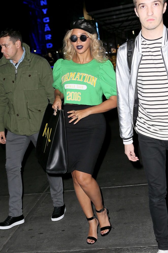 beyonce-leaves-her-midtown-office-formation-gucci