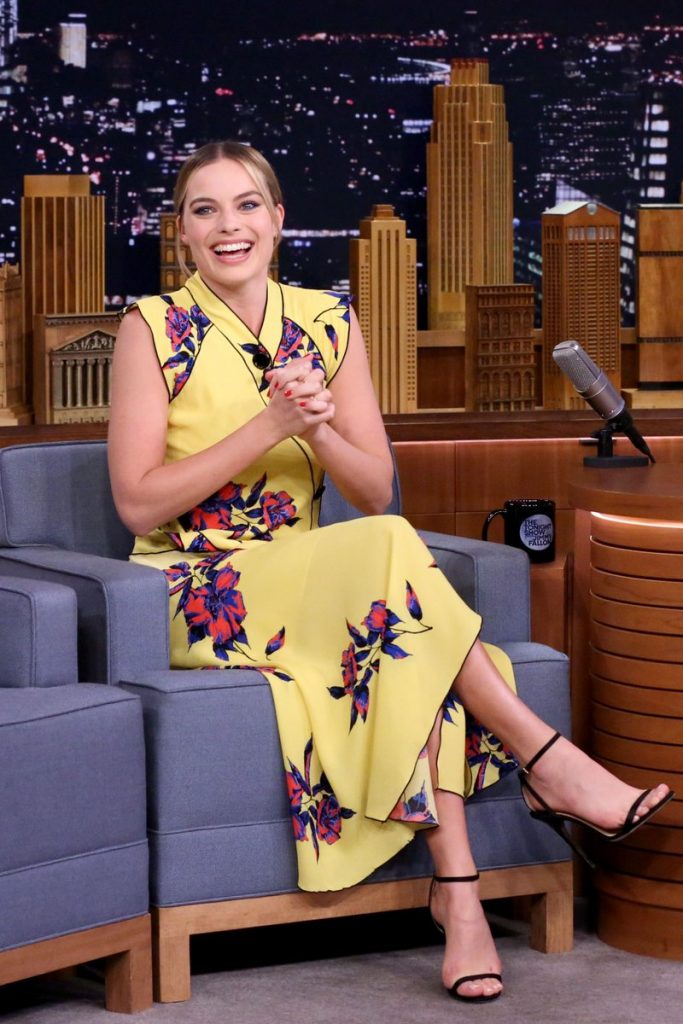  margot-robbie-in-proenza-schouler-at-he-tonight-show-starring-jimmy-fallon