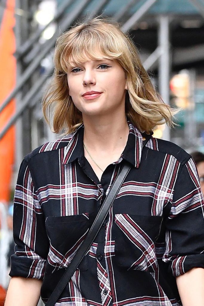 Taylor Swift In Rails Dylan Shirt leaving her apartment in New York