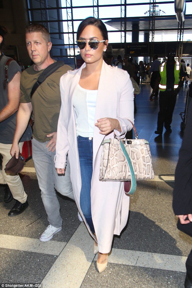 demi-lovato-arriving-at-in-house-of-cb-at-lax-airport