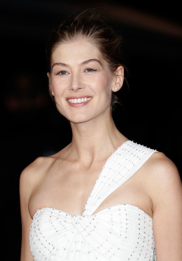 rosamund-pike-in-givenchy-at-the-bfi-london-film-festival-opening-premiere