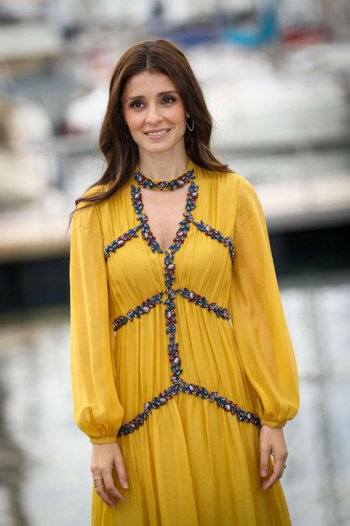 shiri-appleby-in-at-unreal-photocall-at-2016-mipcom-in-cannes