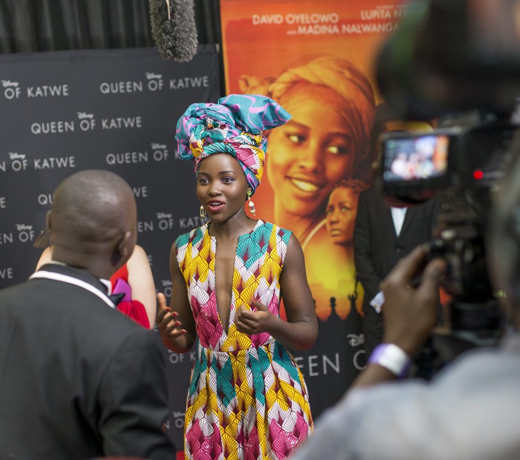 lupita-nyongo-in-busayo-dpiper-twins-at-the-queen-of-katwe-uganda-premiere