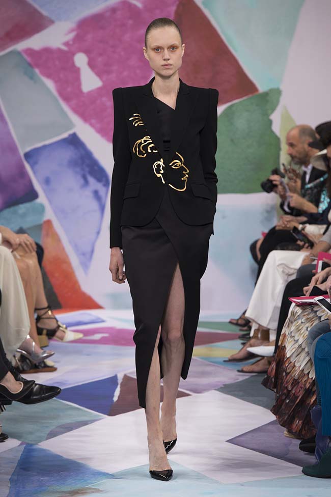 schiaparelli_haute-couture-fashion-week-fw16-fall-winter-2016-17-collection-1-black-outfit-face