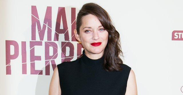 marion-cotillard-in-christian-dior-at-the-from-the-land-of-the-moon-paris-premiere