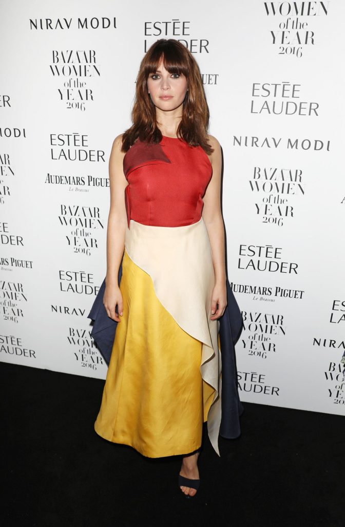 felicity-jones-in-rosie-assoulin-at-the-2016-harpers-bazzar-women-of-the-yearawards