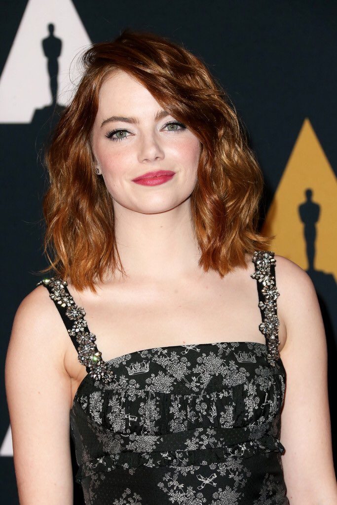 emma-stone-in-erdem-at-the-2016-governors-awards