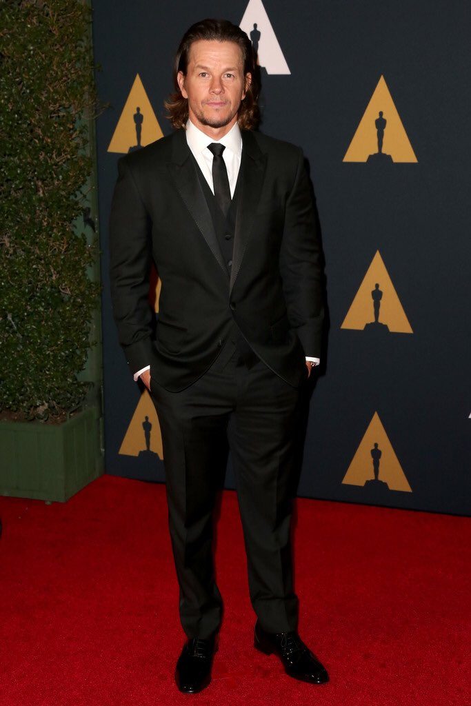 Mark -Wahlberg - in Dolce-gabbana-2016-governors-awards