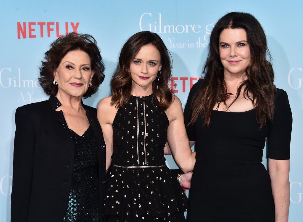 alexis-bledel-in-cynthia-rowley-at-gilmore-girls-revival-netflix-premiere
