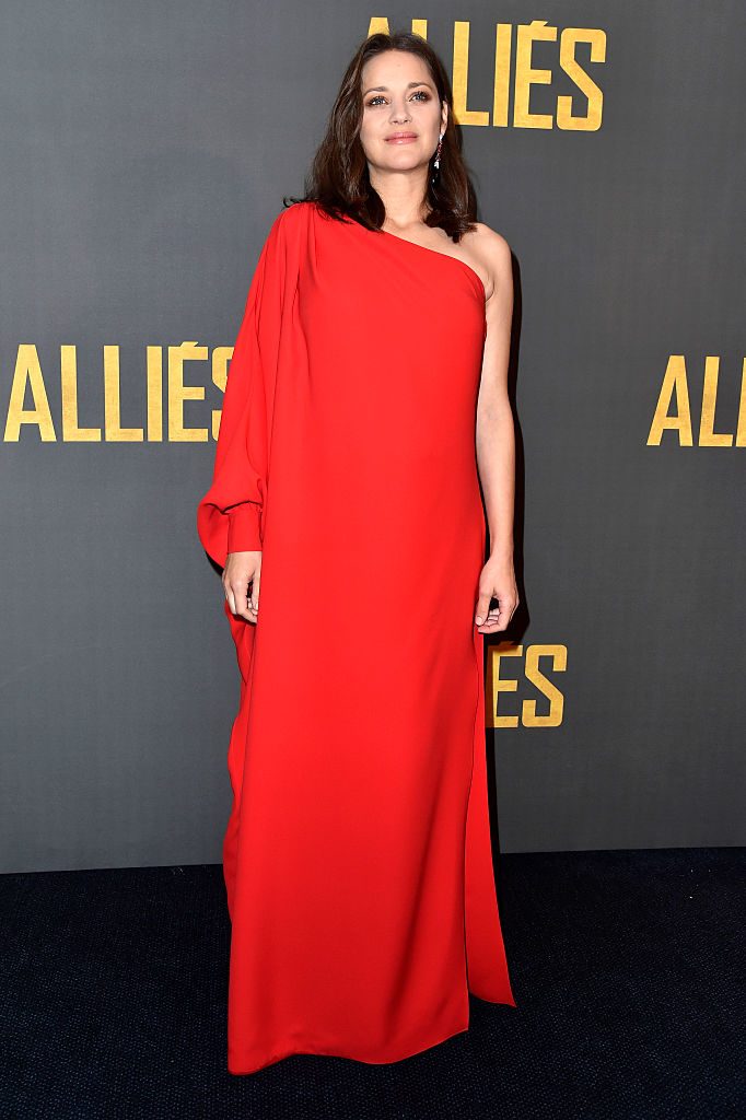 marion-cotillard-in-christian-dior-couture-stella-mccartney-at-the-allied-paris-london-premieres
