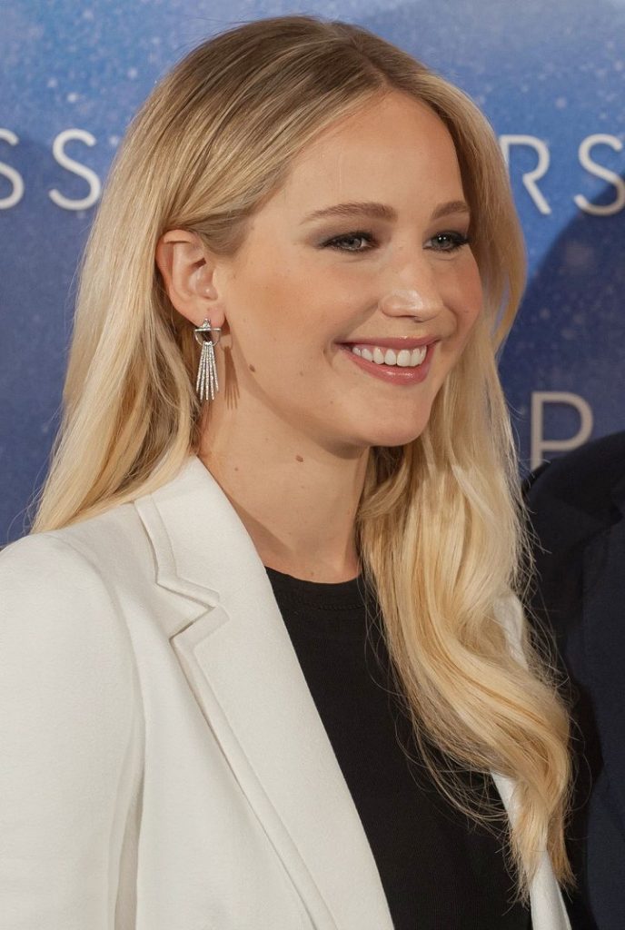 jennifer-lawrence-in-3-1-phillip-lim-at-the-passengers-madrid-photocall