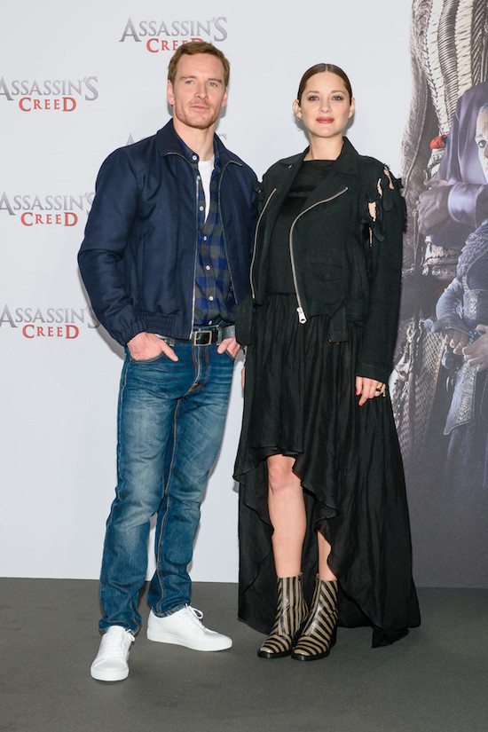 michael-fassbender-marion-cotillard-assassins-creed-berlin-photocall