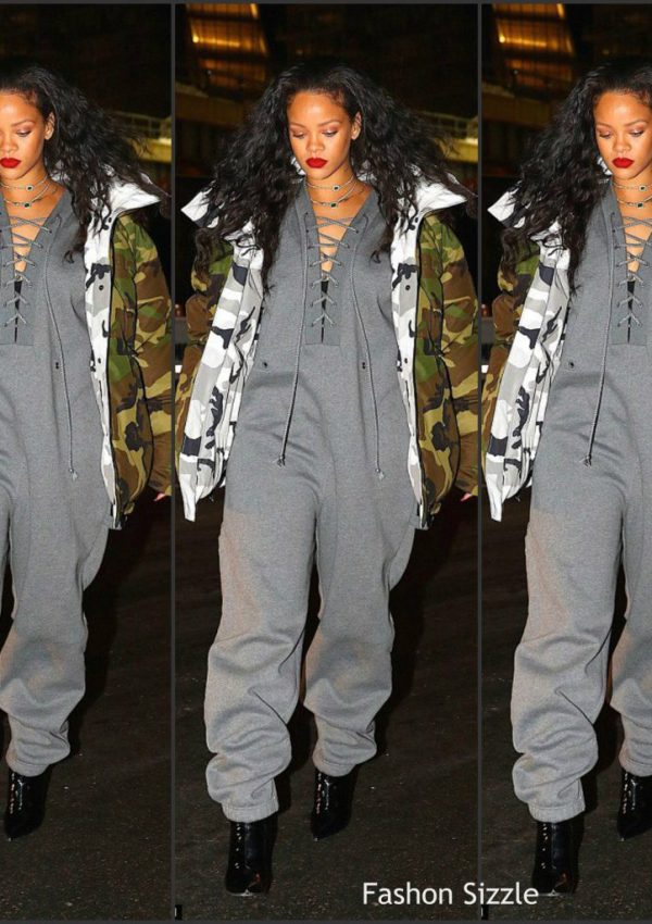 Rihanna  arriving At Avenue Nightclub In New York