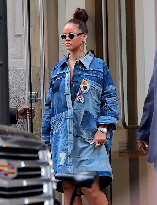 Rihanna In Dolce & Gabbana – Out In New York City