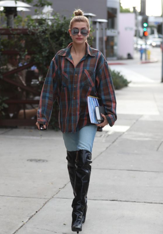 hailey-baldwin-in-denim-leather-boots-zinque-cafe-in-weho-11-01-2017-6_thumbnail