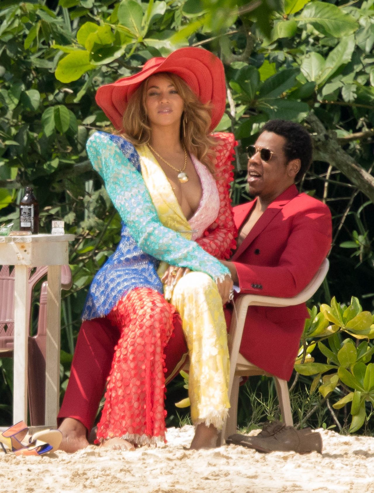 beyonce-and-jay-z-on-the-beach-in-jamaica-march-2018-6