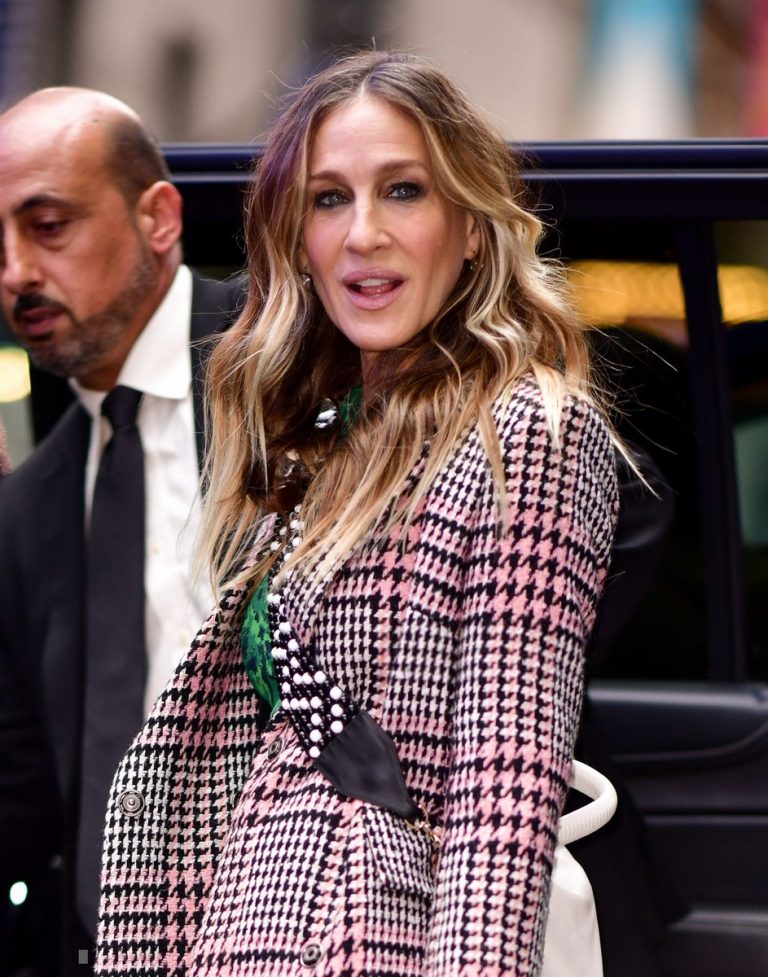 Sarah Jessica Parker In Whistles & Baukjen – Out In New York