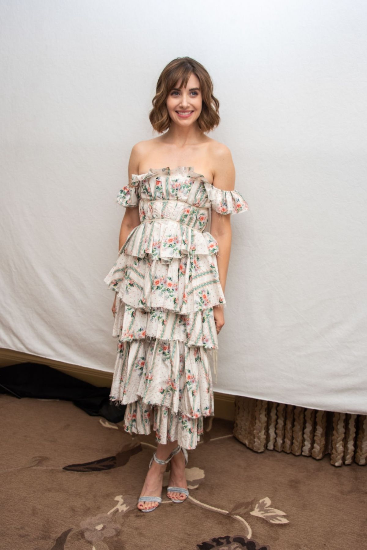 alison-brie-in-brock-collection-@-glow’-press-conference
