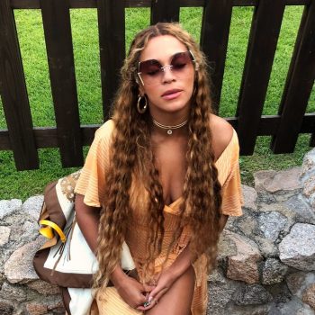 beyonce-knowles-in-for-art’s-sake-generation-champagne-sunglasses—website-pic