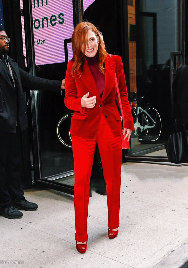 julianne-moore-in-tom-ford-@-vogue’s-3rd-annual-forces-of-fashion-conference