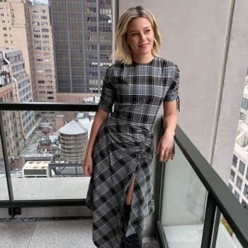 elizabeth-banks-in-jonathan-simkhai-co-hosting-live-with-kelly-and-ryan