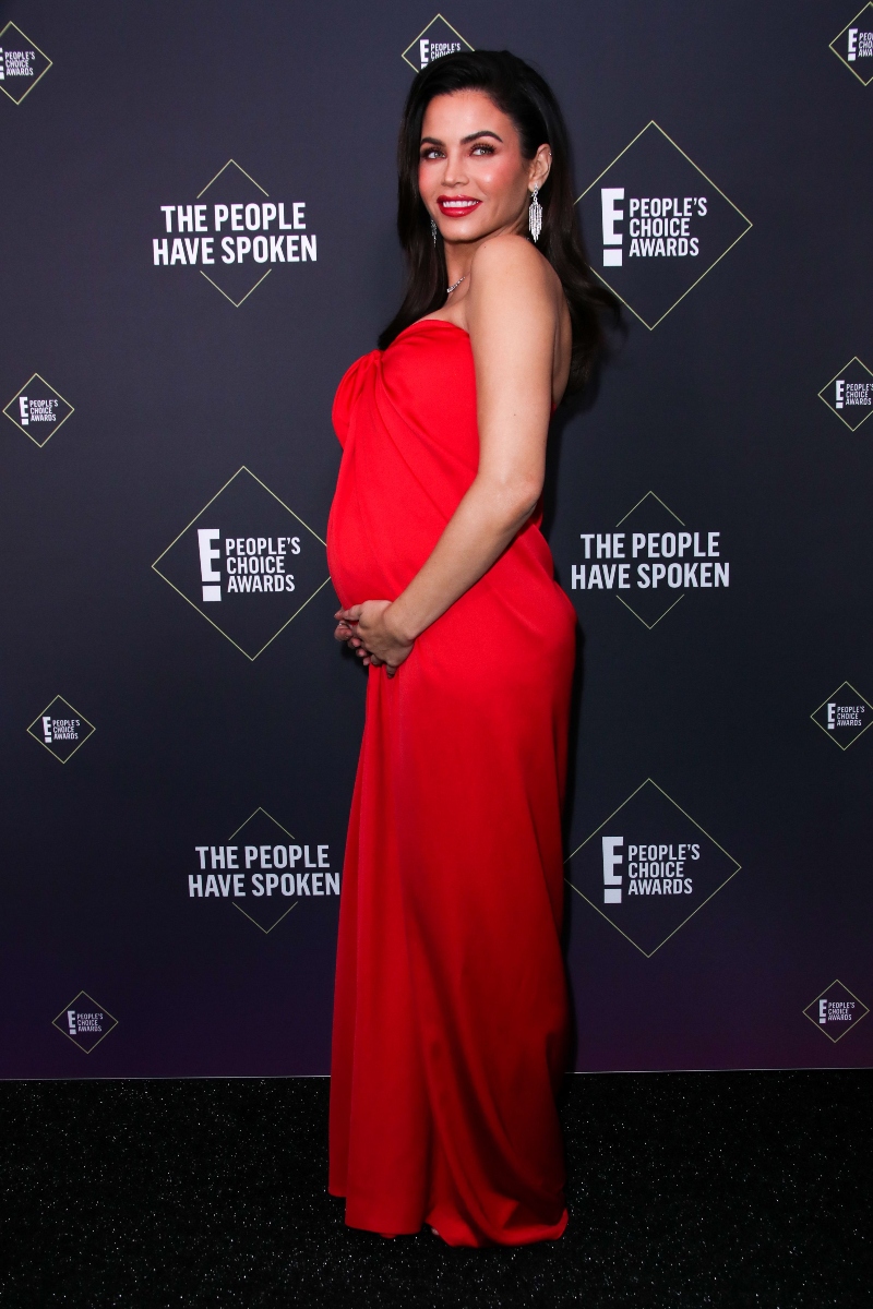 jenna-dewan-in-monique-lhuillier-2019-peoples-choice-awards