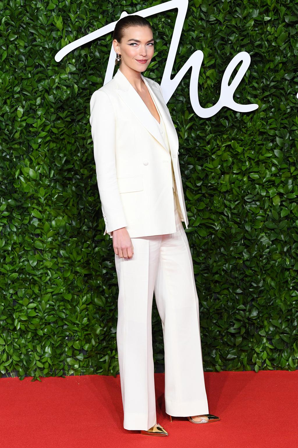 arizona-muse-in-the-deck-suit-2019-british-fashion-council-awards