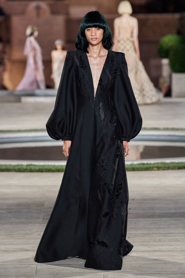 Zoey Deutch In Fendi Couture @ 2020 Golden Globe Awards - Fashionsizzle