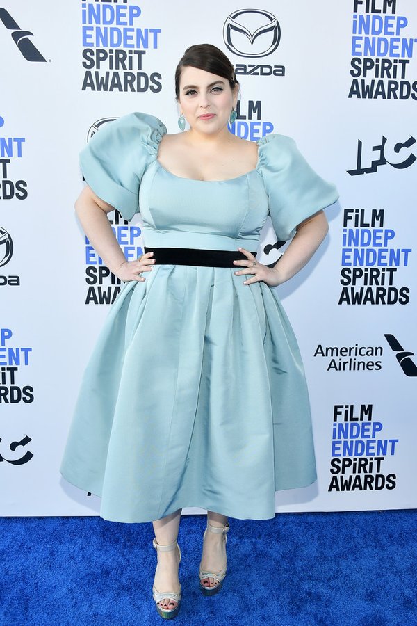 beanie-feldstein-wore-a-custom-markarian-blue-silk-faille-puff-sleeve-top-pleated-skirt-to-the-2020-film-independent-spirit-awards