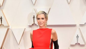 kristen-wiig-in-valentino-couture-2020-oscars