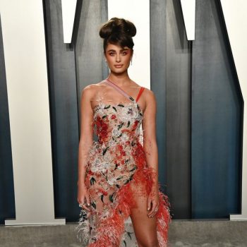 taylor-hill-in-ralph-russo-2020-vanity-fair-oscar-party
