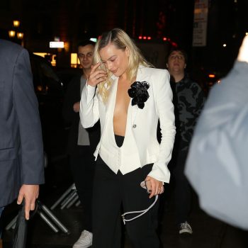margot-robbie-in-alexandre-vauthier-leaving-the-polo-bar-in-new-york