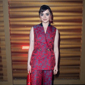 maisie-williams-front-row-givenchy-show-at-paris-fashion-week