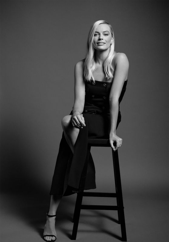 margot-robbie-poses-for-charles-finch-and-chanel-pre-oscars-2020-dinner-portraits