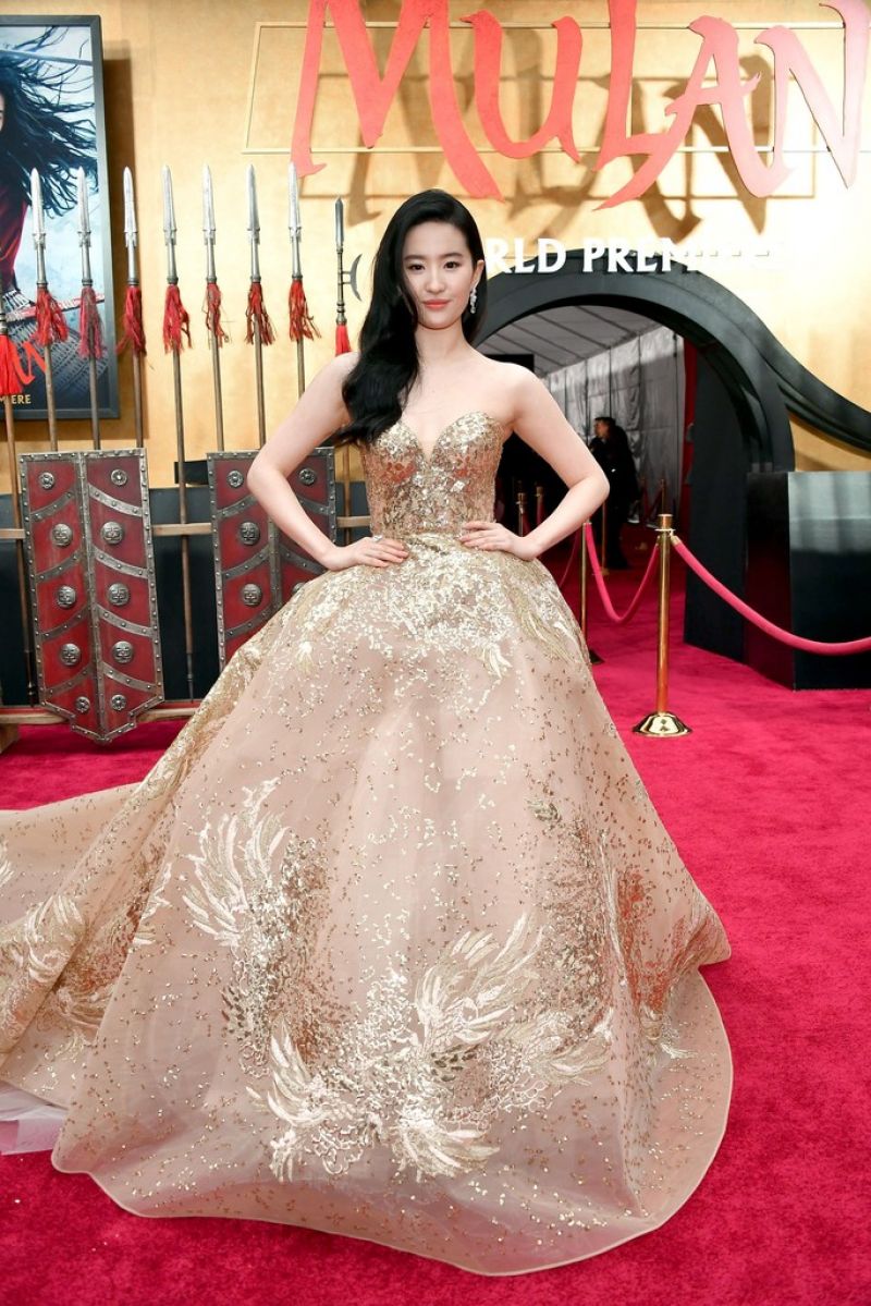 Yifei Liu In Elie Saab Haute Couture @  “Mulan” World Premiere