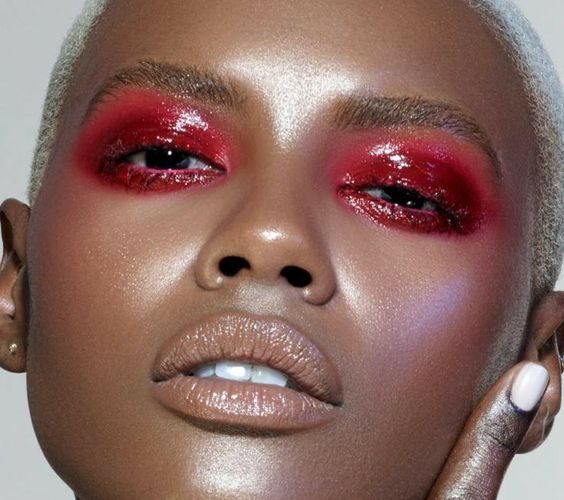 how-to-create-and-wear-glossy-eyelids