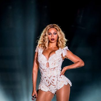 beyonce-is-the-2nd-singer-to-reach-no-1-in-each-of-the-past-4-decades