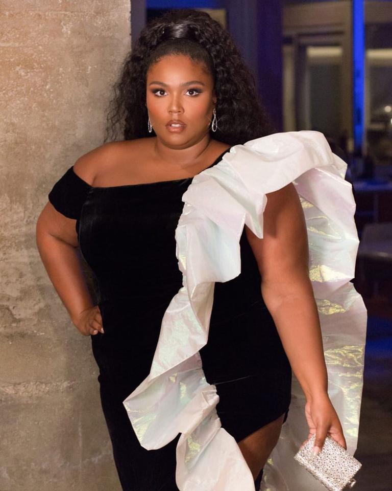 lizzo-in-monot-the-2020-bet-awards